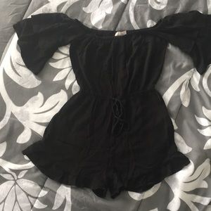 Beautiful off-shoulder romper❤️❤️❤️